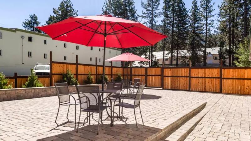 Econo Lodge Inn & Suites Heavenly Village Area South Lake Tahoe Exterior photo